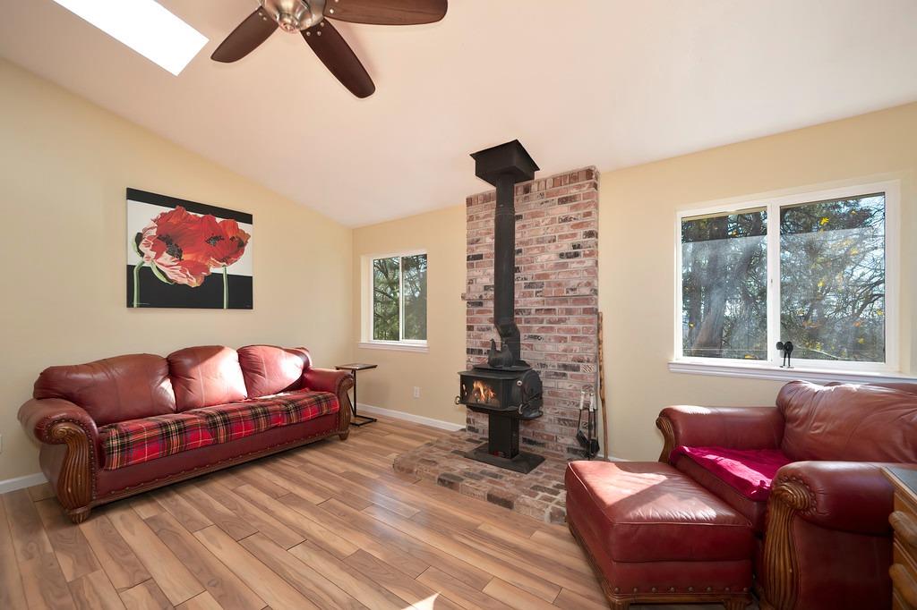 Detail Gallery Image 8 of 53 For 3188 Verde Robles Dr, Camino,  CA 95709 - 3 Beds | 2 Baths