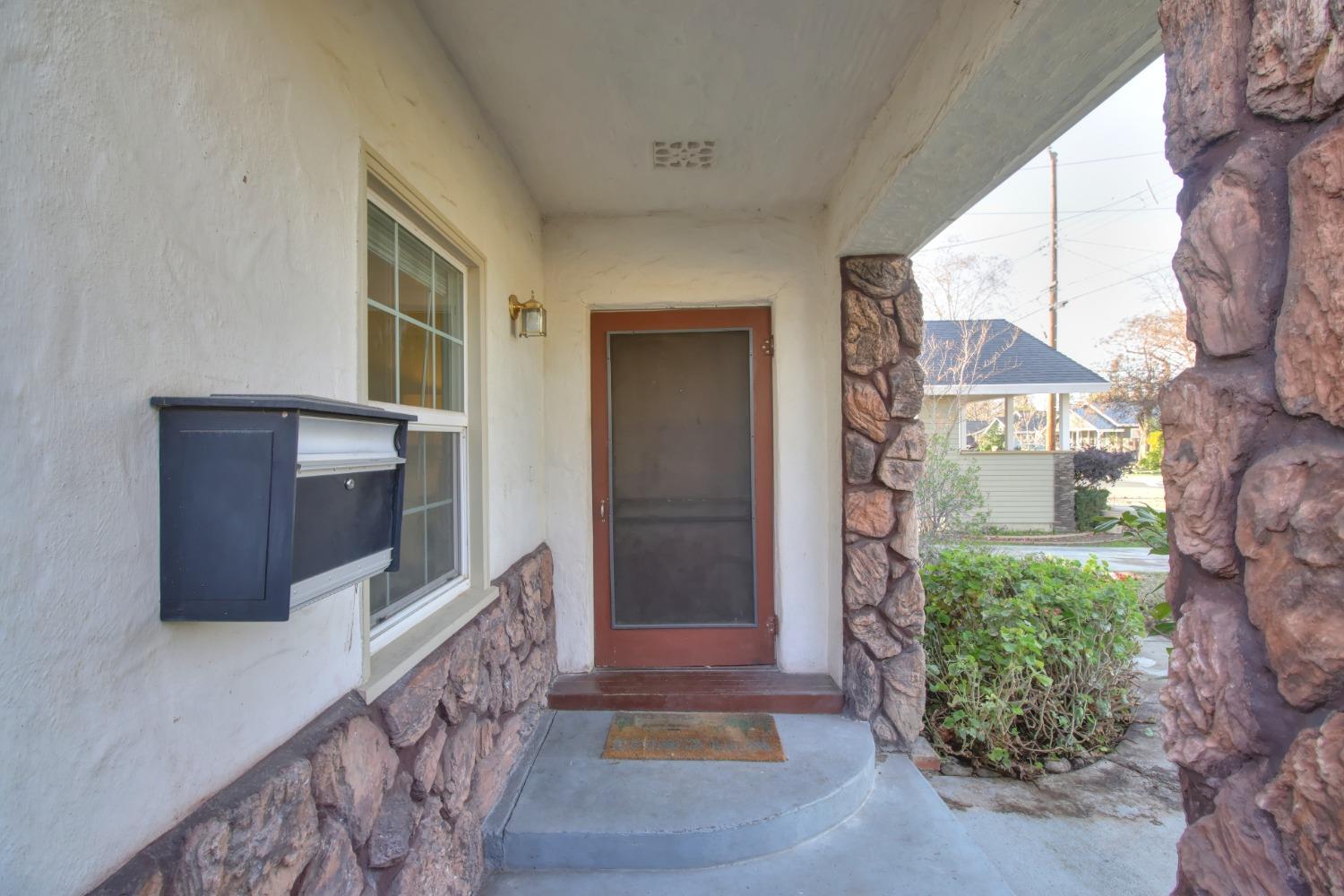 Detail Gallery Image 3 of 48 For 5372 9th Ave, Sacramento,  CA 95820 - 2 Beds | 1 Baths