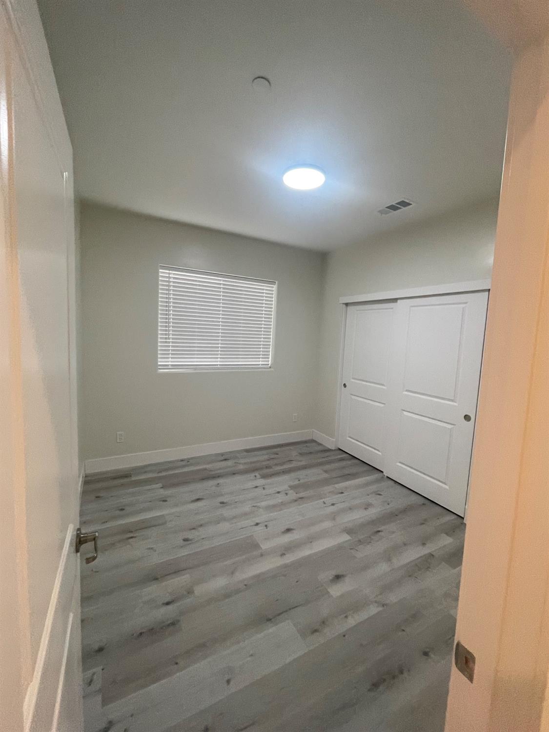 Detail Gallery Image 15 of 26 For 5960 Cortes Ct, Sacramento,  CA 95824 - 3 Beds | 2 Baths