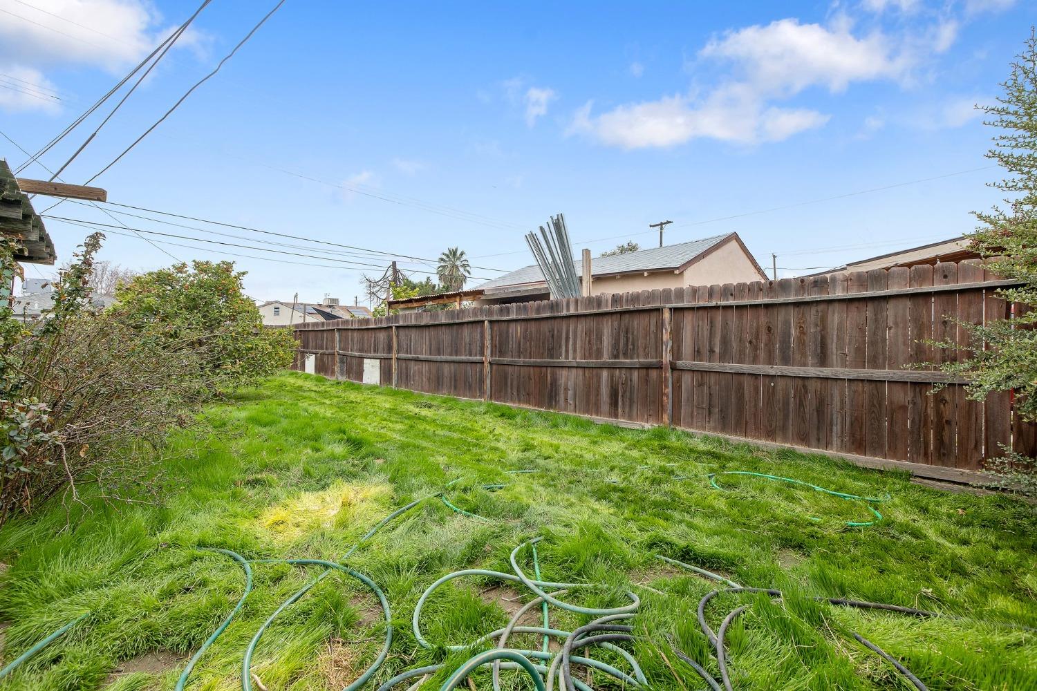 Detail Gallery Image 34 of 37 For 2134 E Cambridge Ave, Fresno,  CA 93703 - 3 Beds | 1 Baths