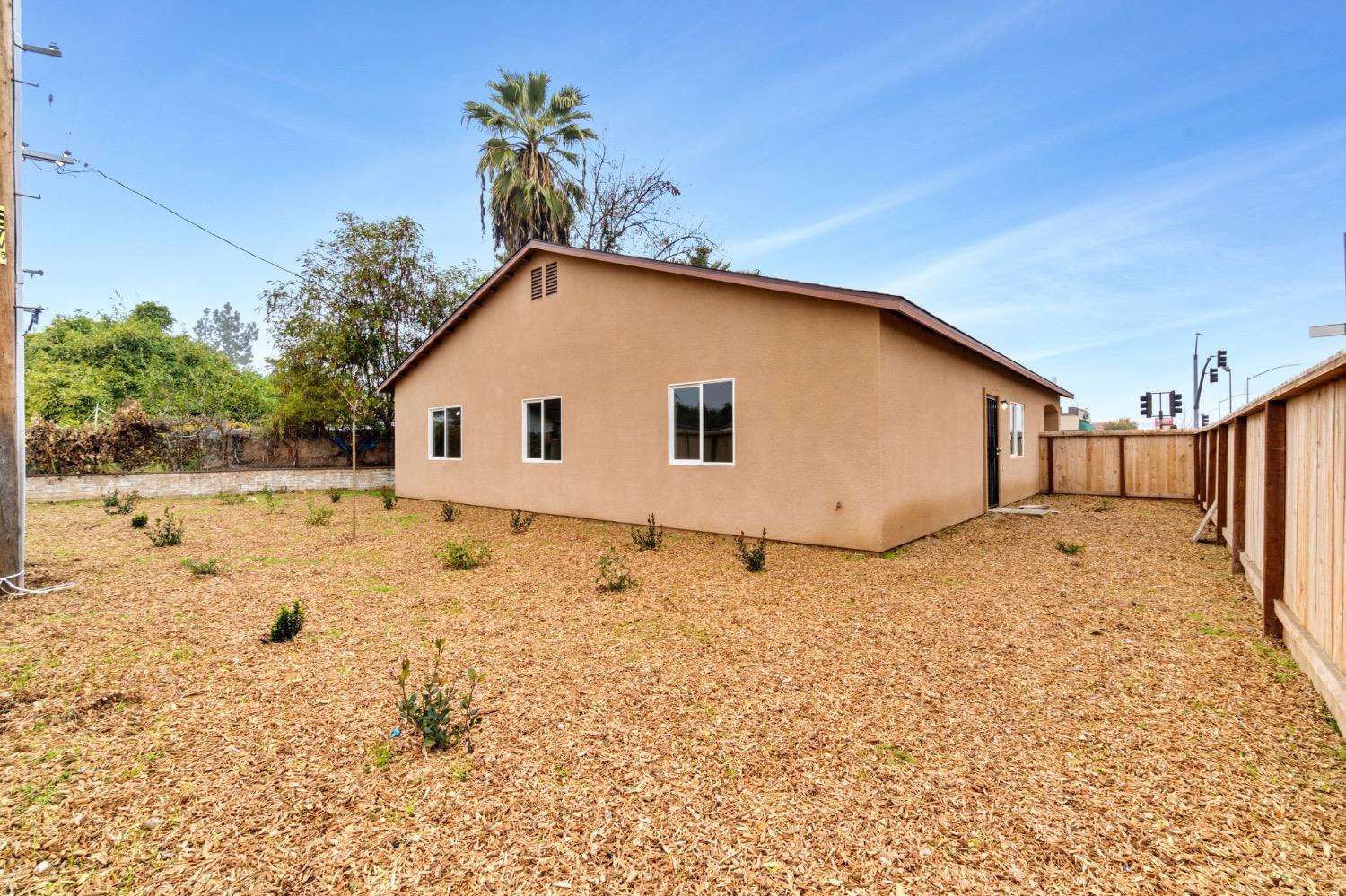 Detail Gallery Image 22 of 24 For 5194 E Belmont Ave, Fresno,  CA 93727 - 4 Beds | 2 Baths