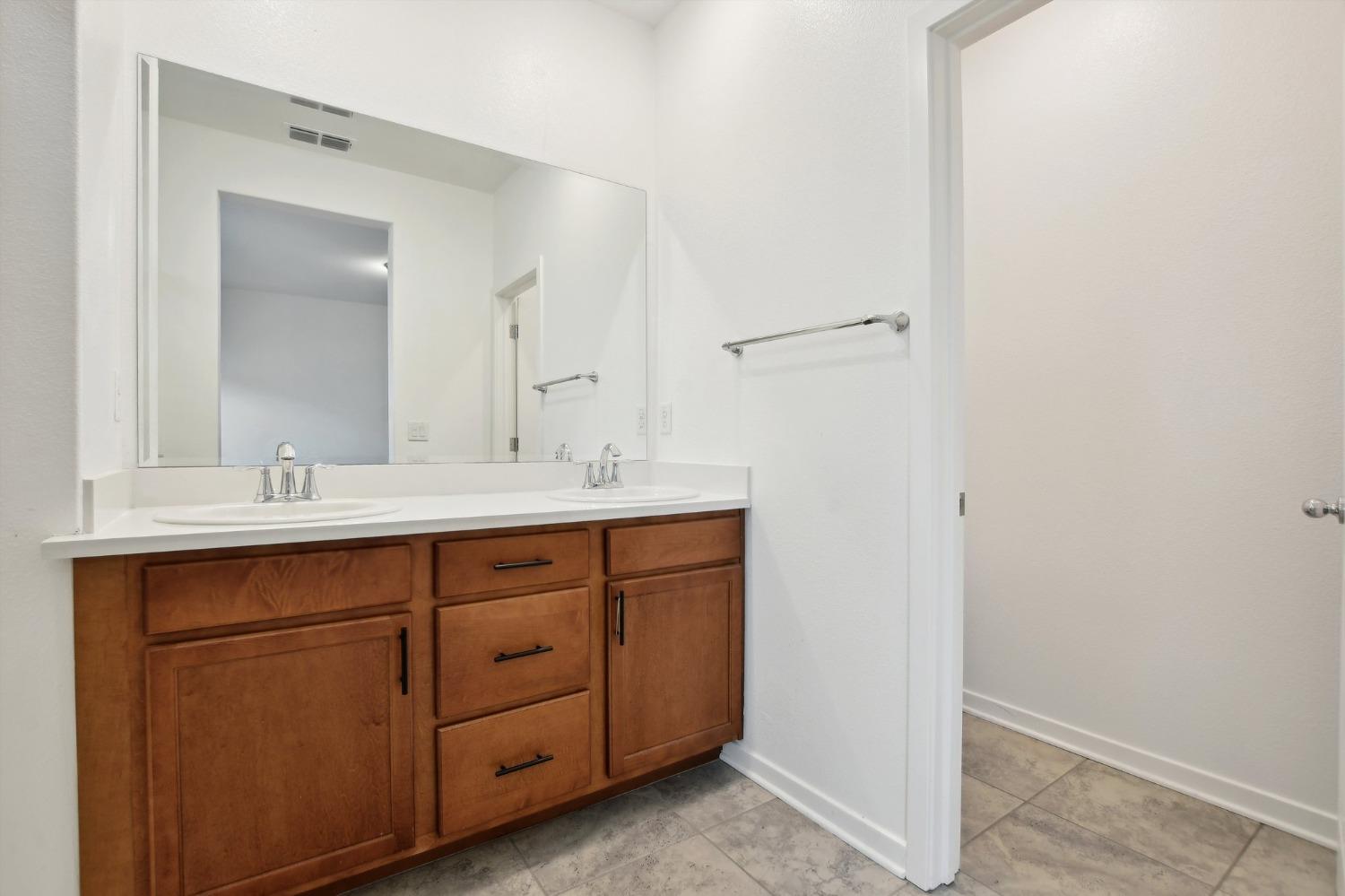 Detail Gallery Image 14 of 27 For 5301 E Commerce Way #60103,  Sacramento,  CA 95835 - 3 Beds | 2/1 Baths