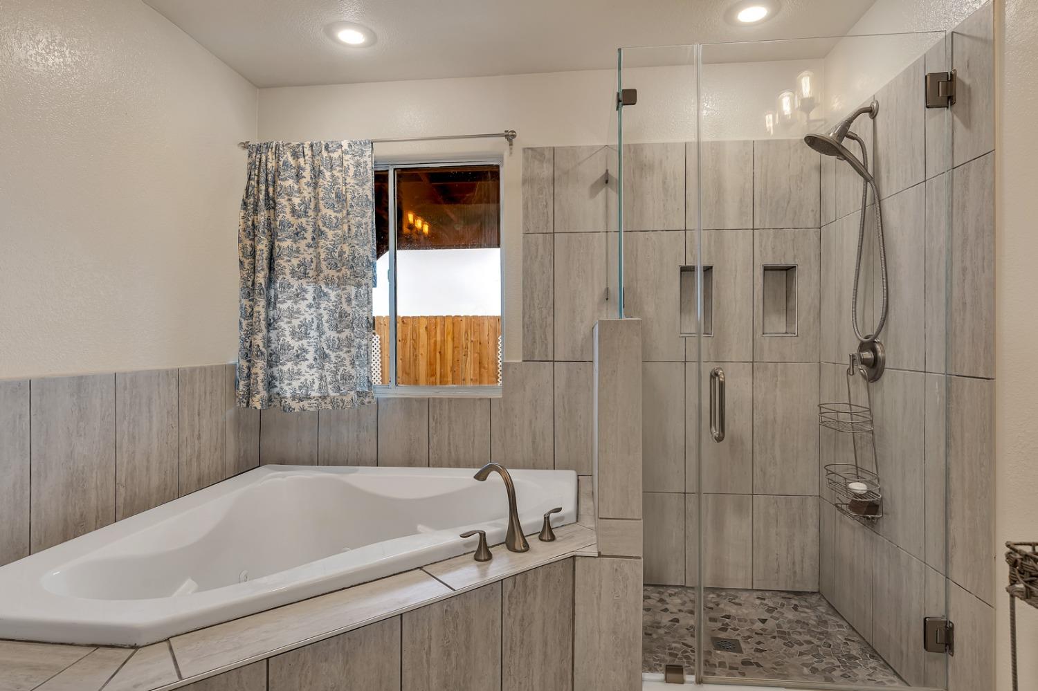 Detail Gallery Image 34 of 41 For 2083 Hastings Dr, Los Banos,  CA 93635 - 4 Beds | 2 Baths