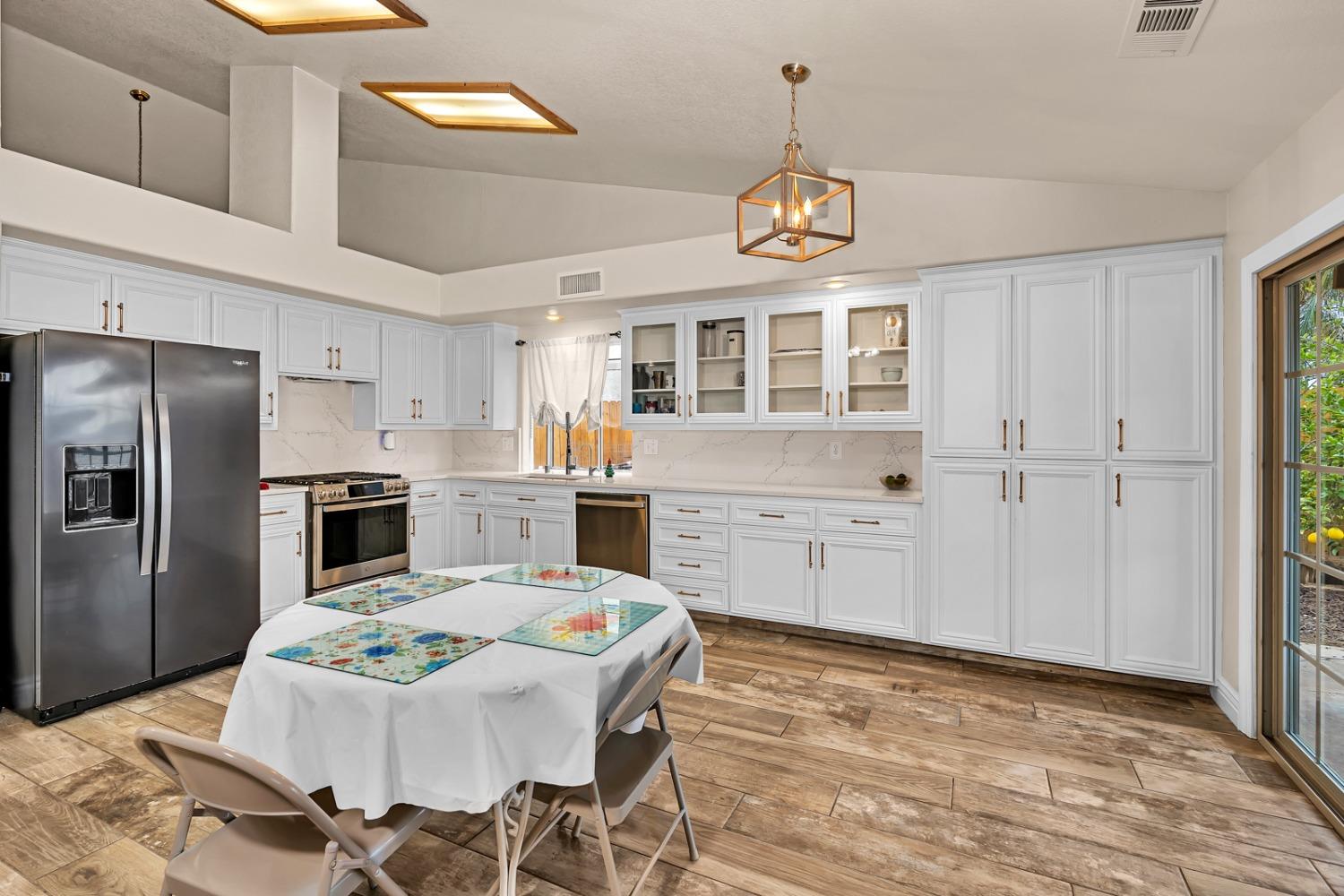 Detail Gallery Image 12 of 41 For 2083 Hastings Dr, Los Banos,  CA 93635 - 4 Beds | 2 Baths