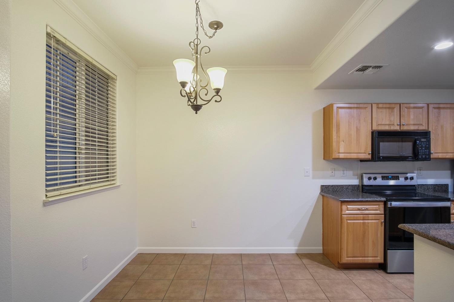 Detail Gallery Image 11 of 28 For 1360 Shady Ln #416,  Turlock,  CA 95382 - 2 Beds | 2 Baths