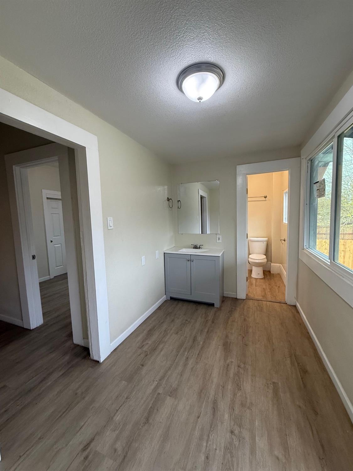 Detail Gallery Image 20 of 25 For 524 S Airport Way, Stockton,  CA 95205 - 3 Beds | 2 Baths