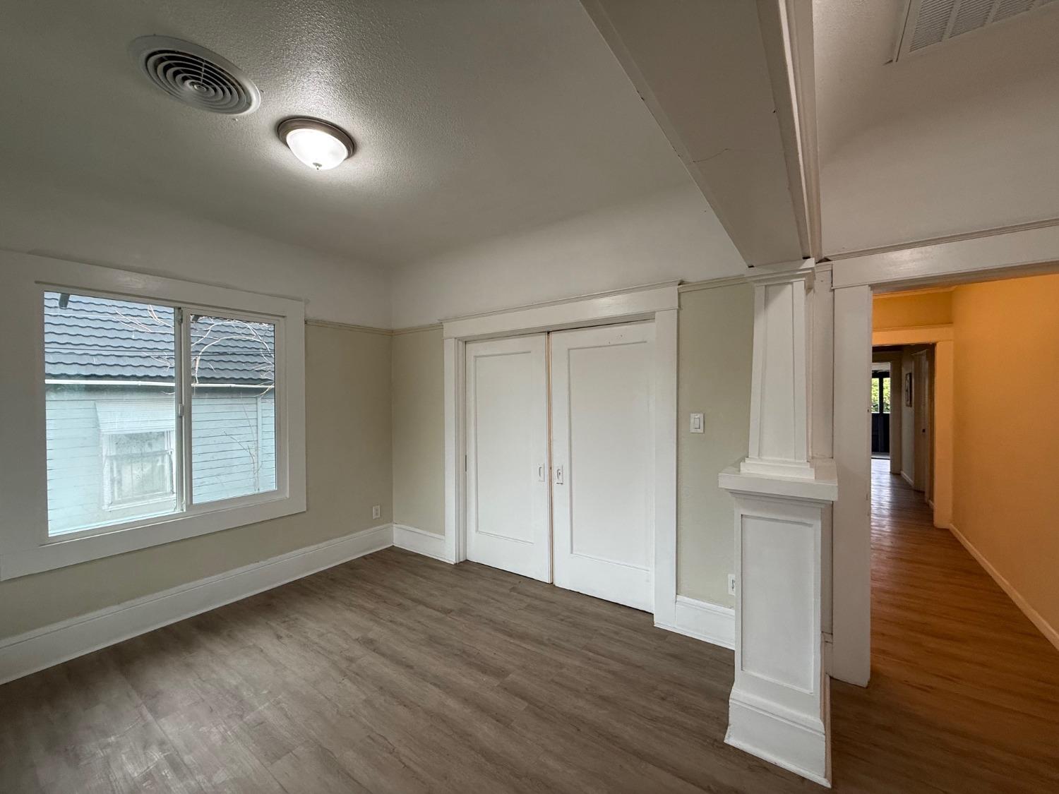 Detail Gallery Image 7 of 25 For 524 S Airport Way, Stockton,  CA 95205 - 3 Beds | 2 Baths