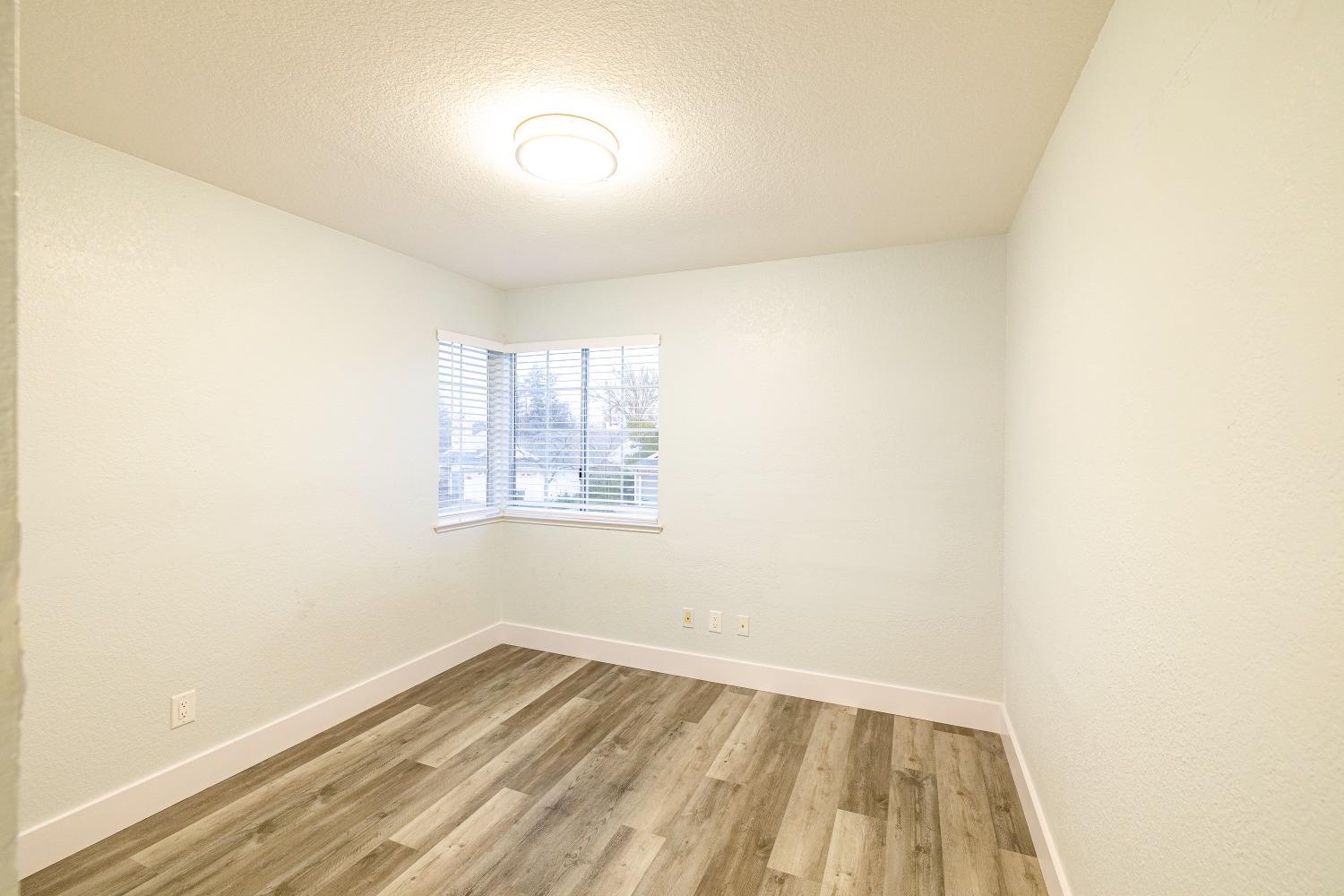 Detail Gallery Image 15 of 19 For 8046 Kirkton Ct, Sacramento,  CA 95828 - 4 Beds | 2/1 Baths