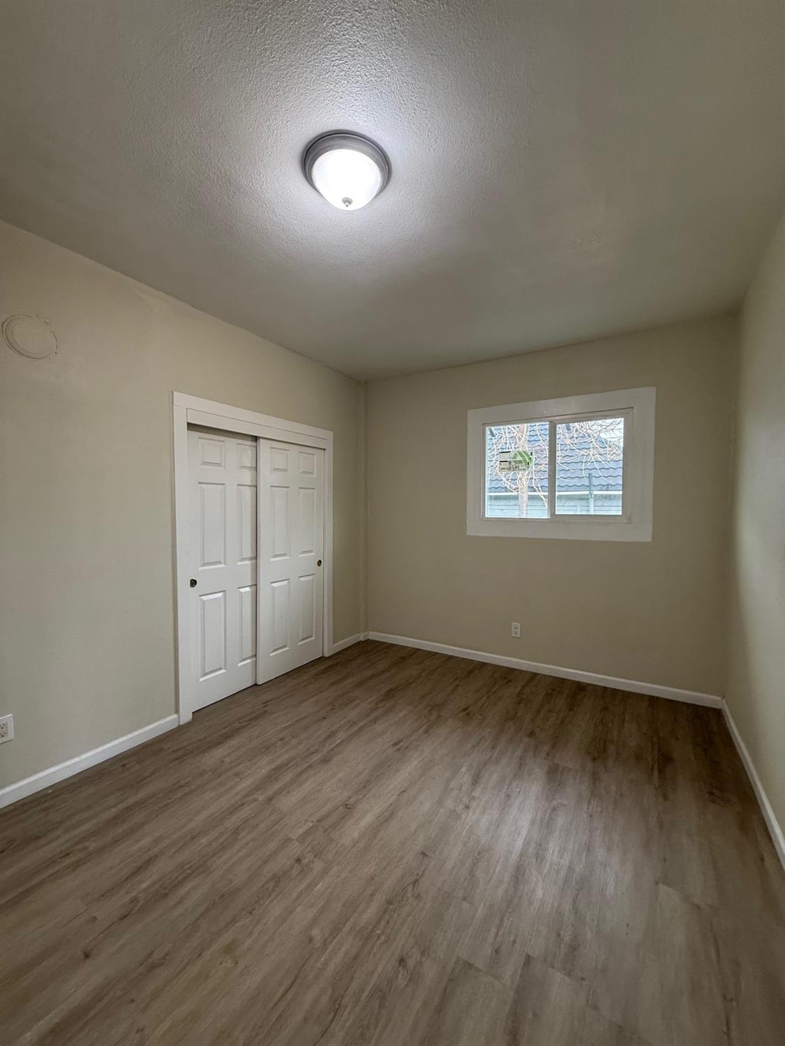 Detail Gallery Image 19 of 25 For 524 S Airport Way, Stockton,  CA 95205 - 3 Beds | 2 Baths