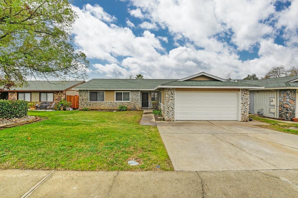 Detail Gallery Image 1 of 31 For 7085 Cloverleaf Way, Citrus Heights,  CA 95621 - 3 Beds | 2 Baths