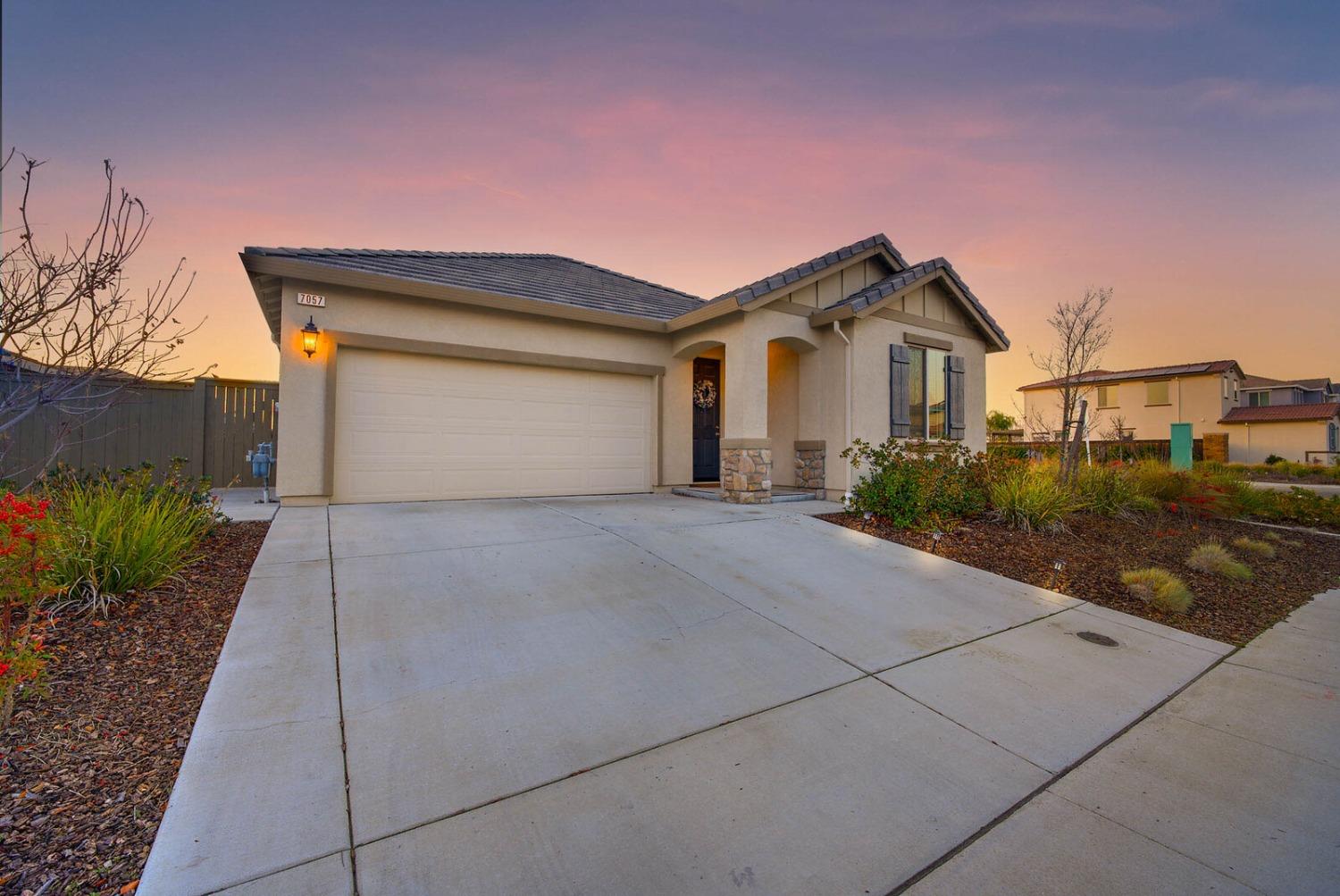 Detail Gallery Image 1 of 35 For 7057 Nobleboro Way, Roseville,  CA 95747 - 3 Beds | 2 Baths