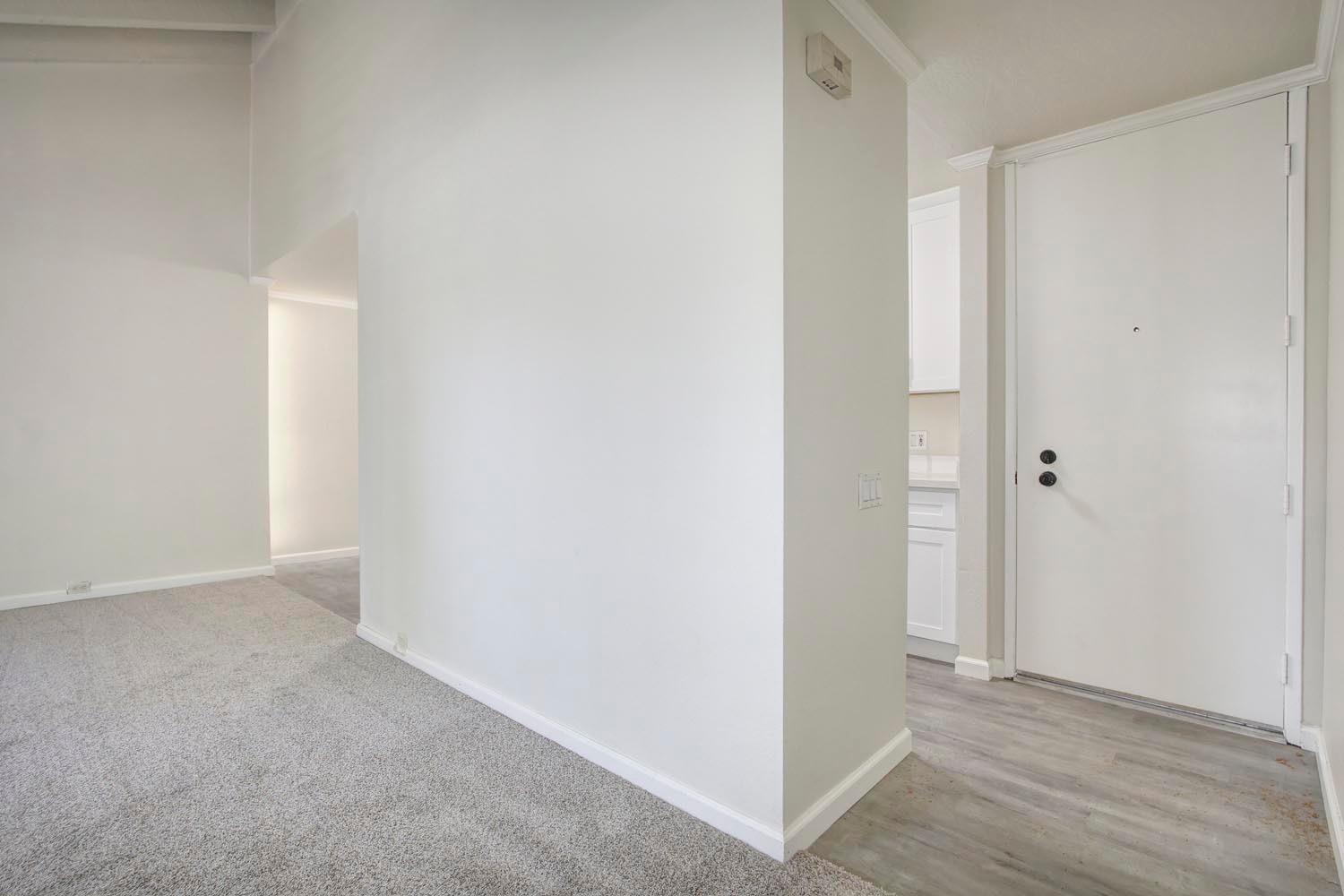 Detail Gallery Image 5 of 33 For 863 Woodside Ln #10,  Sacramento,  CA 95825 - 2 Beds | 1 Baths