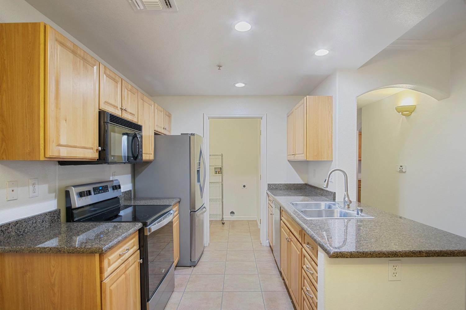 Detail Gallery Image 10 of 28 For 1360 Shady Ln #416,  Turlock,  CA 95382 - 2 Beds | 2 Baths