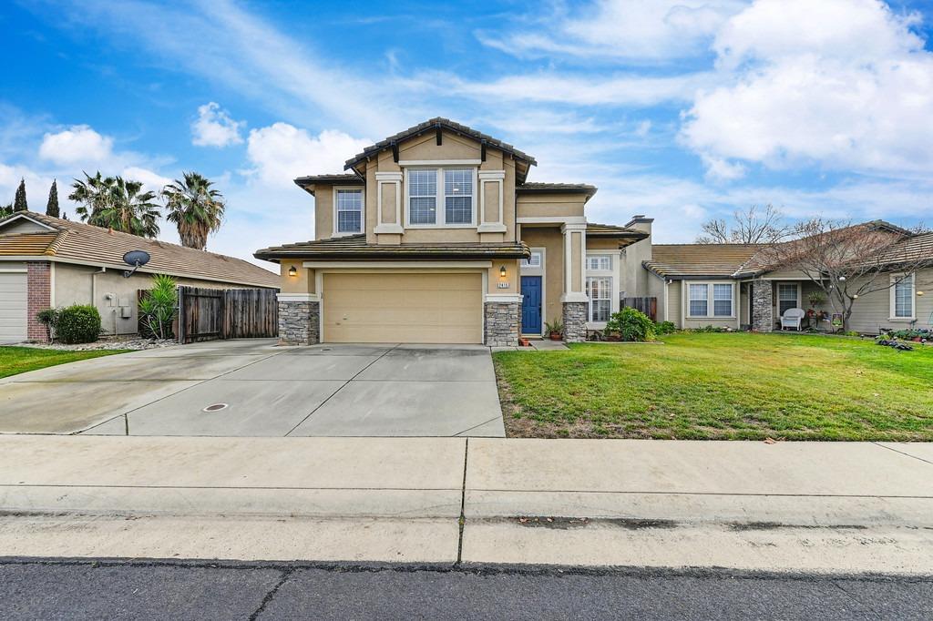 Detail Gallery Image 2 of 52 For 2415 Thistle Way, Lincoln,  CA 95648 - 4 Beds | 2/1 Baths