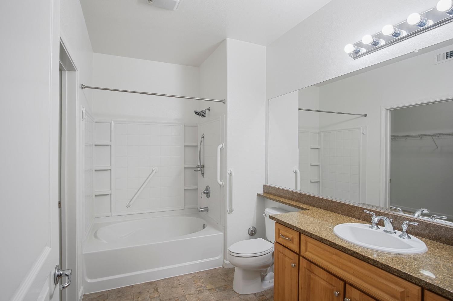 Detail Gallery Image 22 of 28 For 1360 Shady Ln #416,  Turlock,  CA 95382 - 2 Beds | 2 Baths