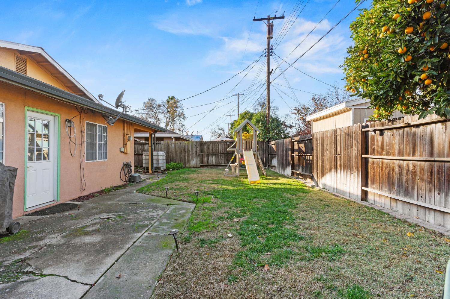 Detail Gallery Image 36 of 42 For 215 Lindley Dr, Sacramento,  CA 95815 - 4 Beds | 2 Baths