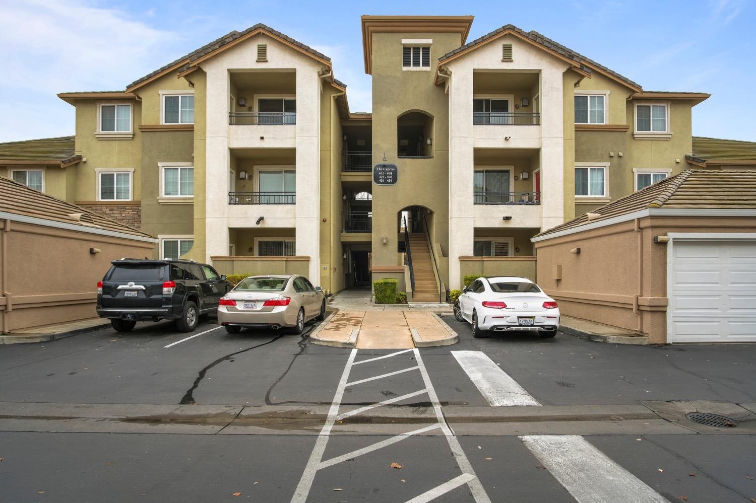 Detail Gallery Image 1 of 28 For 1360 Shady Ln #416,  Turlock,  CA 95382 - 2 Beds | 2 Baths