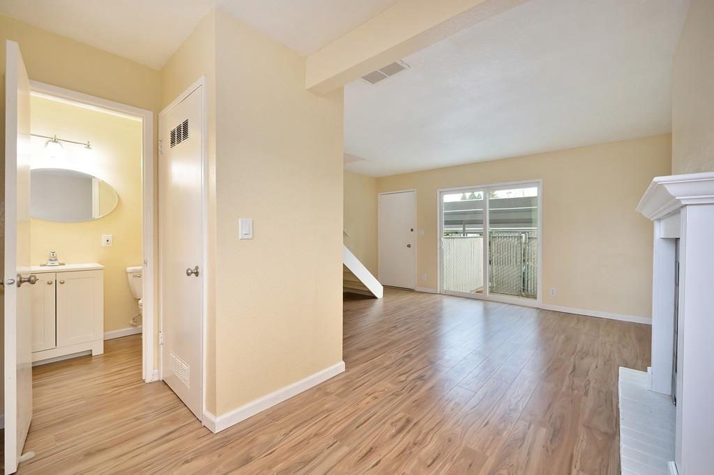 Detail Gallery Image 9 of 27 For 5653 White Fir Way #4,  Sacramento,  CA 95841 - 2 Beds | 1/1 Baths