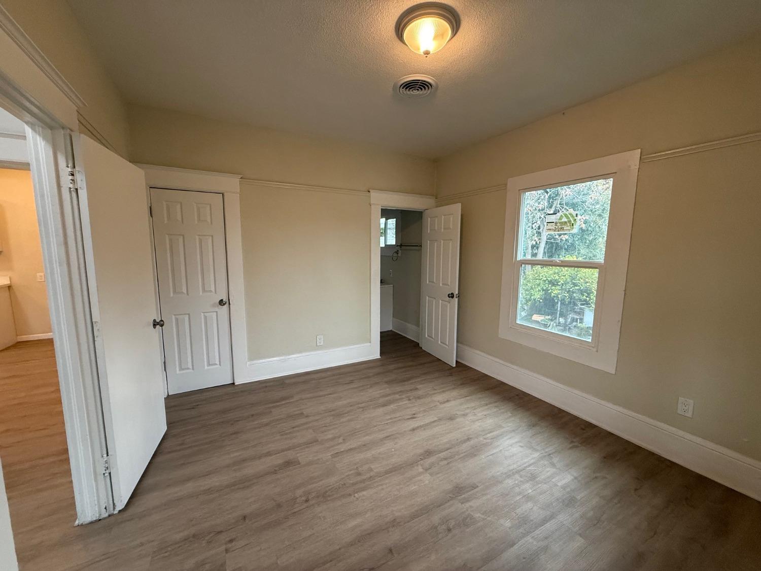 Detail Gallery Image 16 of 25 For 524 S Airport Way, Stockton,  CA 95205 - 3 Beds | 2 Baths