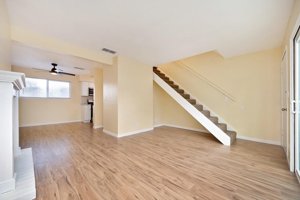 Detail Gallery Image 5 of 27 For 5653 White Fir Way #4,  Sacramento,  CA 95841 - 2 Beds | 1/1 Baths