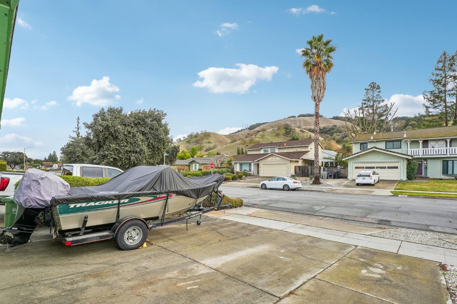 Detail Gallery Image 4 of 25 For 585 Curie Dr, San Jose,  CA 95123 - 3 Beds | 2 Baths