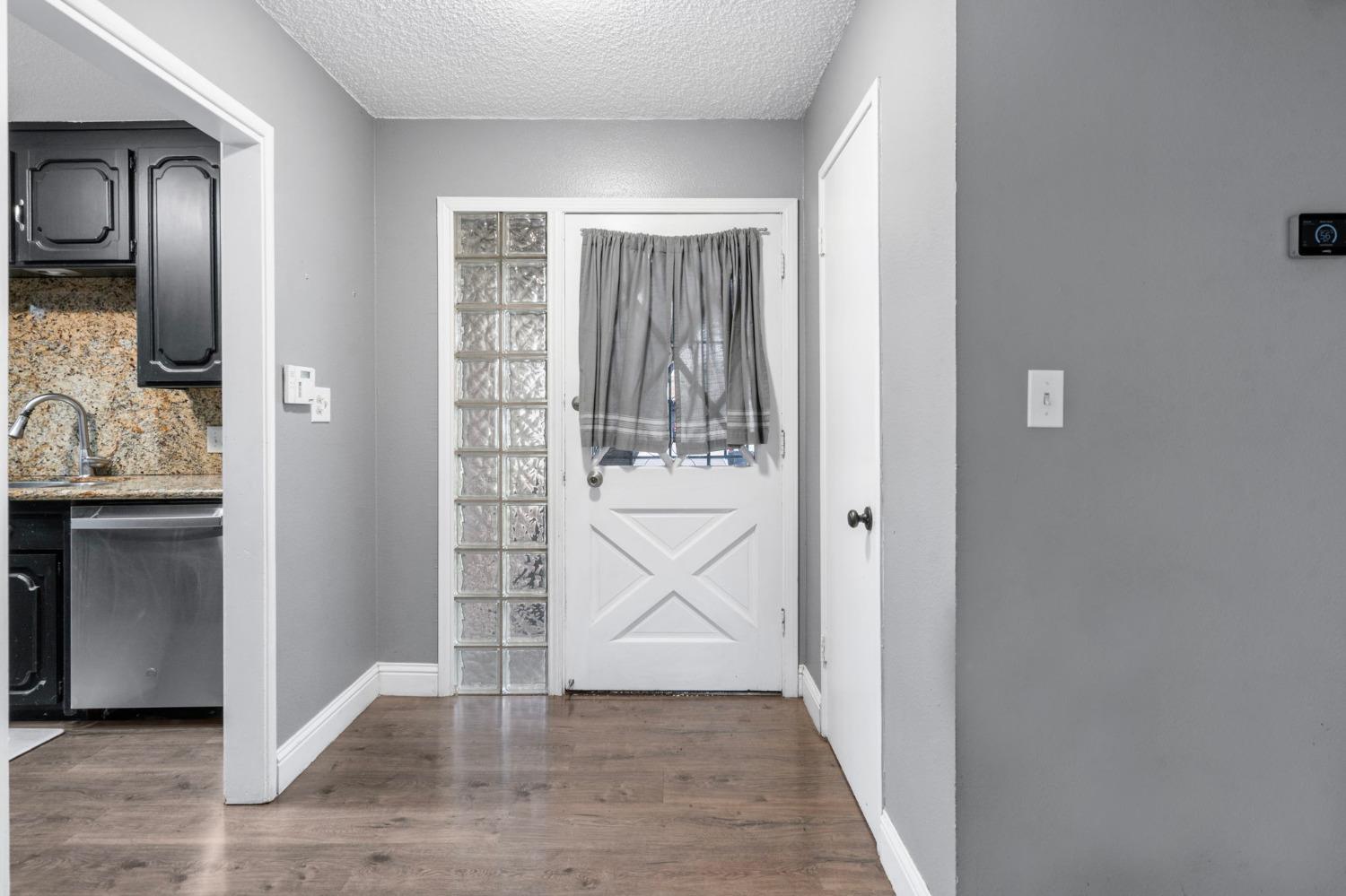 Detail Gallery Image 5 of 38 For 2029 Shaw Ave, Modesto,  CA 95354 - 3 Beds | 2 Baths