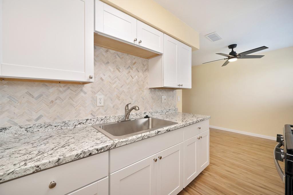 Detail Gallery Image 14 of 27 For 5653 White Fir Way #4,  Sacramento,  CA 95841 - 2 Beds | 1/1 Baths