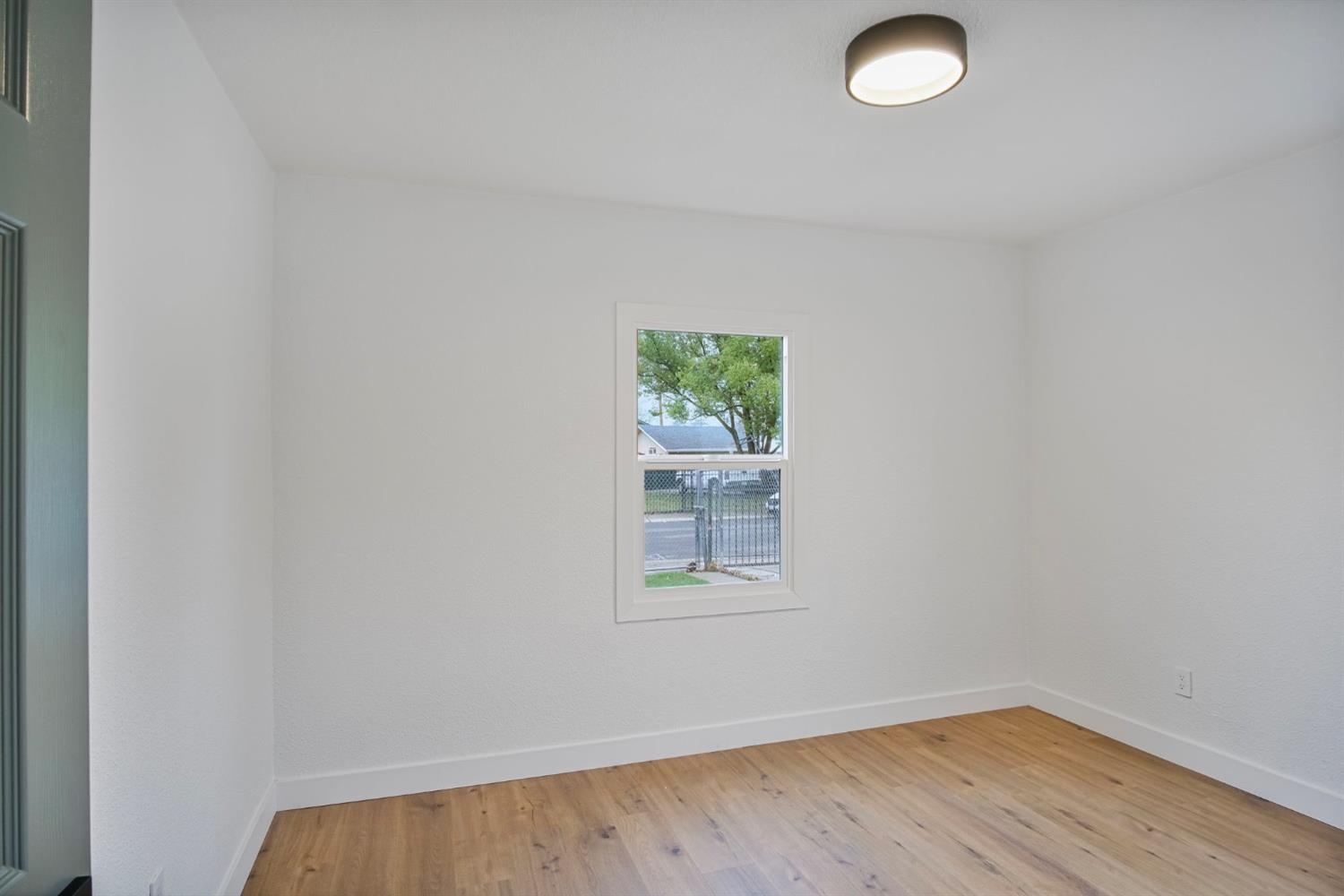 Detail Gallery Image 4 of 34 For 4118 Howard Ave, Sacramento,  CA 95820 - 2 Beds | 1 Baths