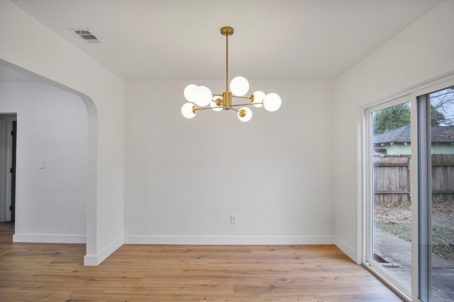 Detail Gallery Image 11 of 34 For 4118 Howard Ave, Sacramento,  CA 95820 - 2 Beds | 1 Baths