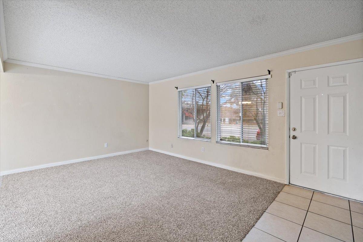 Detail Gallery Image 2 of 34 For 8625 La Riviera Dr #B,  Sacramento,  CA 95826 - 3 Beds | 1/1 Baths