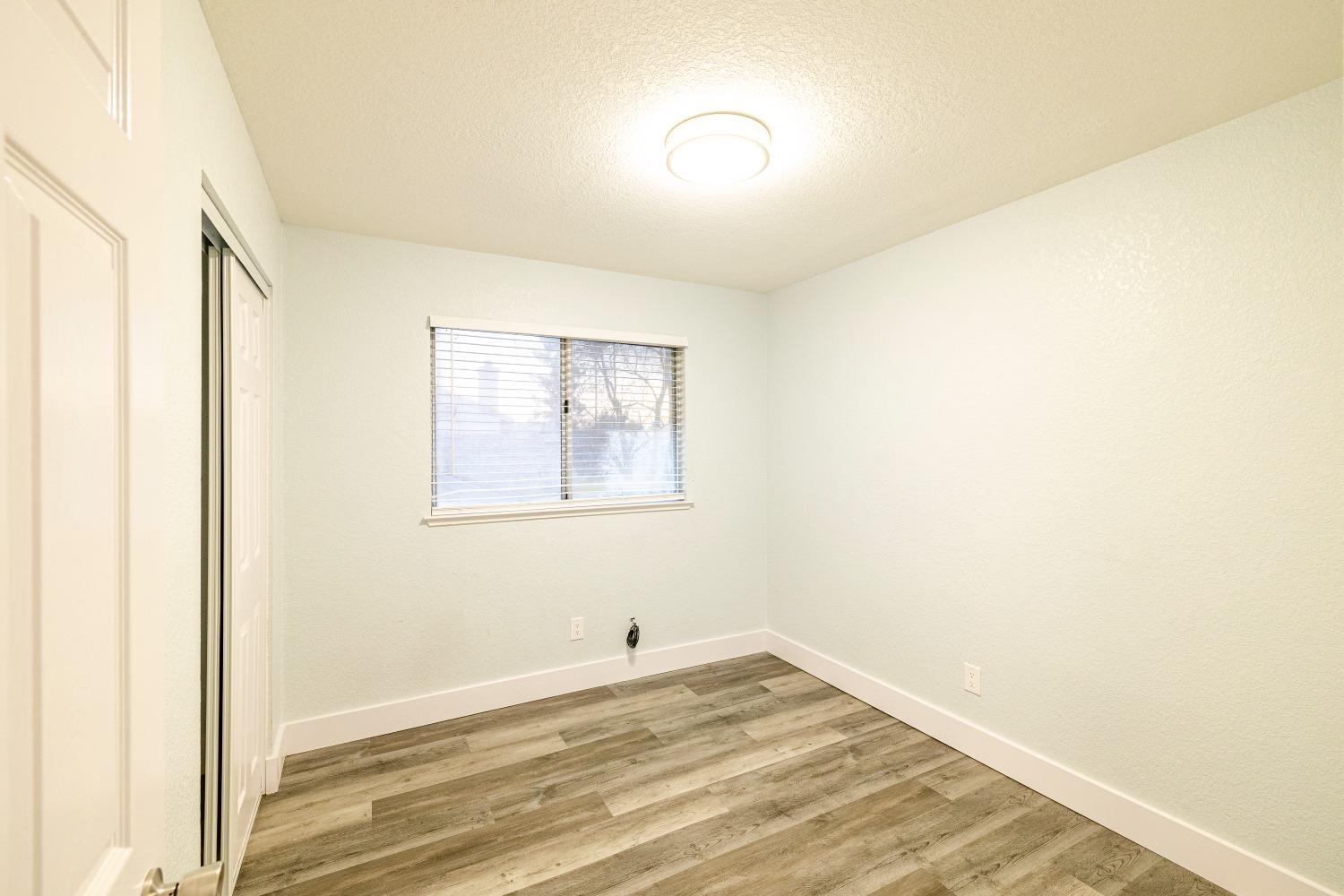 Detail Gallery Image 13 of 19 For 8046 Kirkton Ct, Sacramento,  CA 95828 - 4 Beds | 2/1 Baths