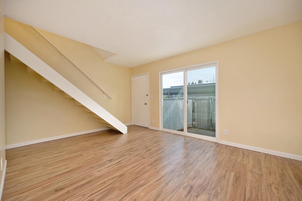 Detail Gallery Image 6 of 27 For 5653 White Fir Way #4,  Sacramento,  CA 95841 - 2 Beds | 1/1 Baths