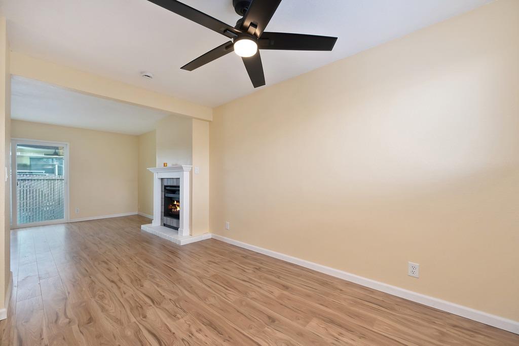 Detail Gallery Image 11 of 27 For 5653 White Fir Way #4,  Sacramento,  CA 95841 - 2 Beds | 1/1 Baths