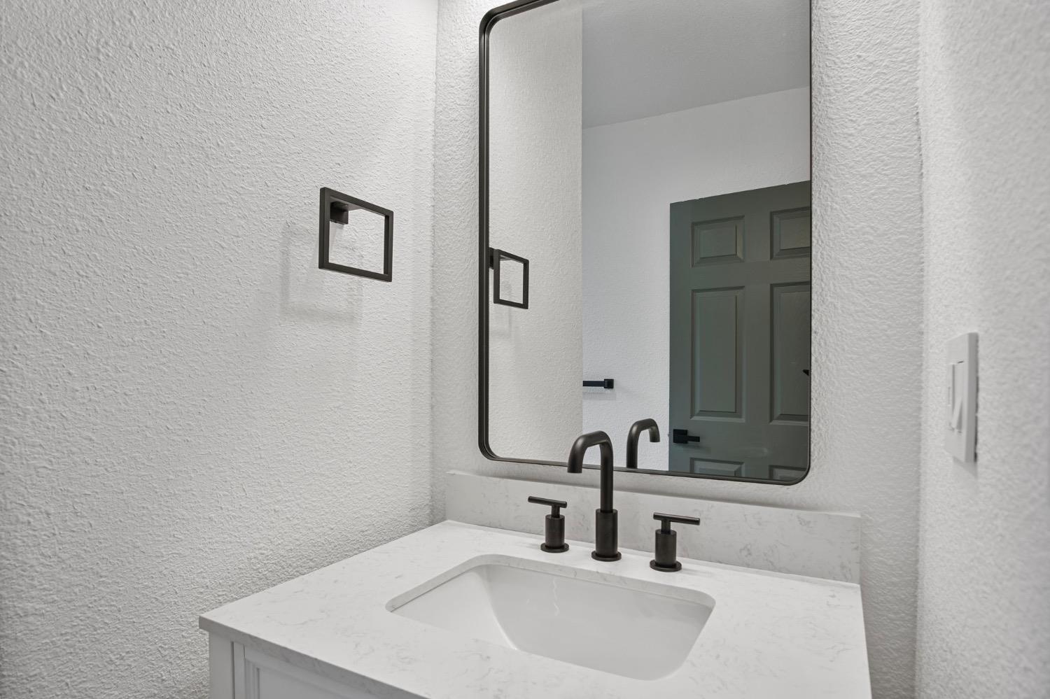 Detail Gallery Image 7 of 34 For 4118 Howard Ave, Sacramento,  CA 95820 - 2 Beds | 1 Baths