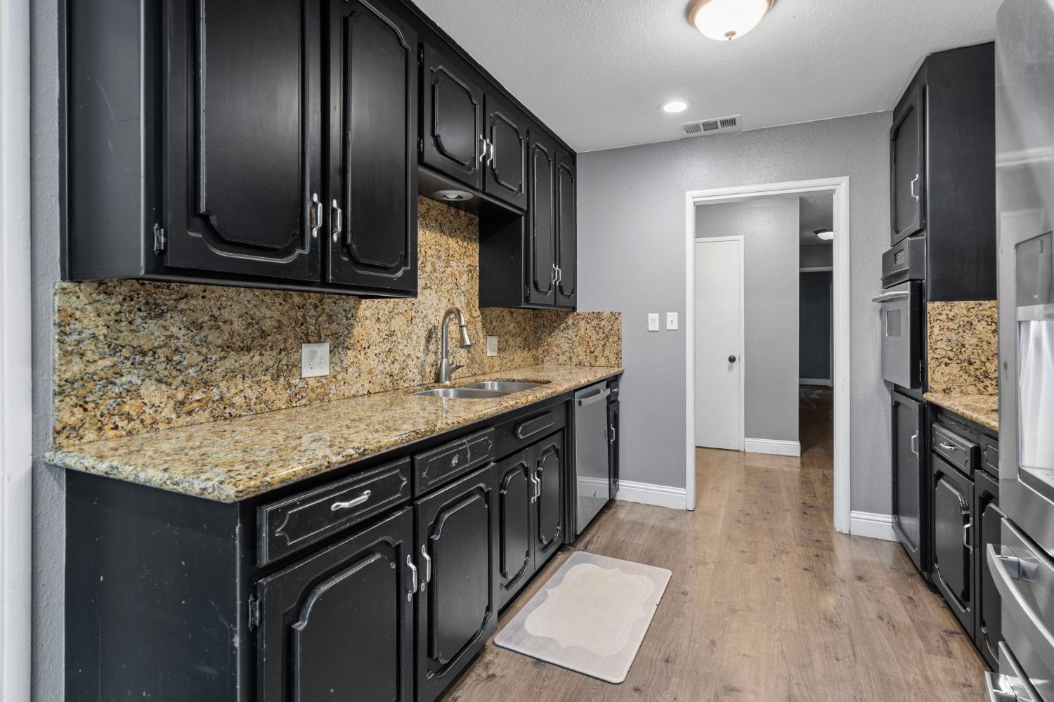 Detail Gallery Image 8 of 38 For 2029 Shaw Ave, Modesto,  CA 95354 - 3 Beds | 2 Baths