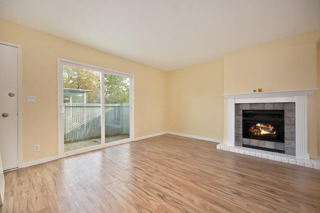 Detail Gallery Image 7 of 27 For 5653 White Fir Way #4,  Sacramento,  CA 95841 - 2 Beds | 1/1 Baths