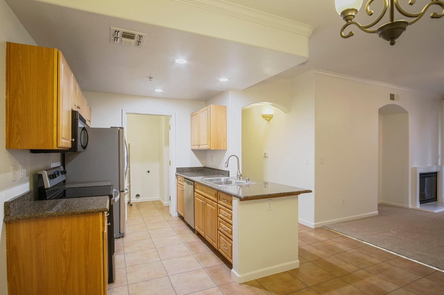 Detail Gallery Image 9 of 28 For 1360 Shady Ln #416,  Turlock,  CA 95382 - 2 Beds | 2 Baths