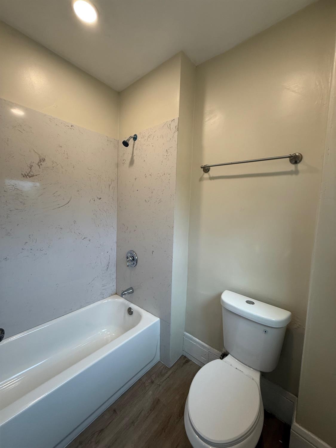 Detail Gallery Image 22 of 25 For 524 S Airport Way, Stockton,  CA 95205 - 3 Beds | 2 Baths