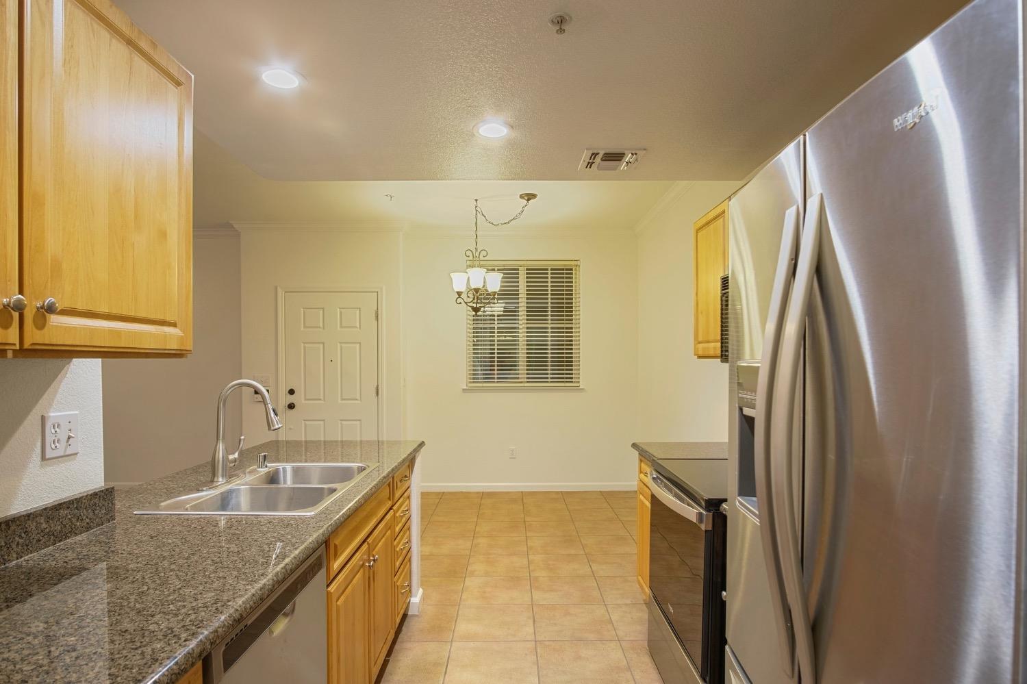 Detail Gallery Image 8 of 28 For 1360 Shady Ln #416,  Turlock,  CA 95382 - 2 Beds | 2 Baths