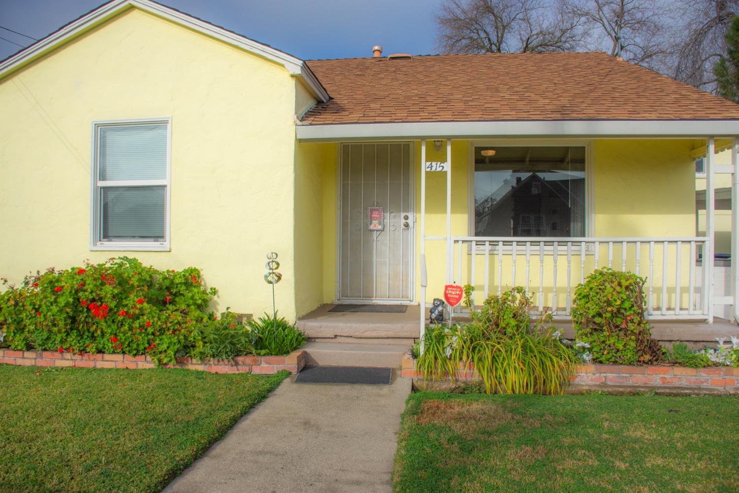 Detail Gallery Image 2 of 74 For 415 Lampasas Ave, Sacramento,  CA 95815 - 2 Beds | 1 Baths