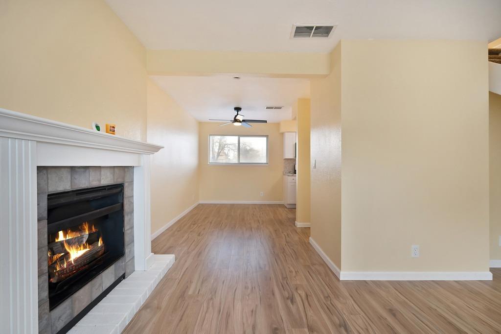 Detail Gallery Image 8 of 27 For 5653 White Fir Way #4,  Sacramento,  CA 95841 - 2 Beds | 1/1 Baths