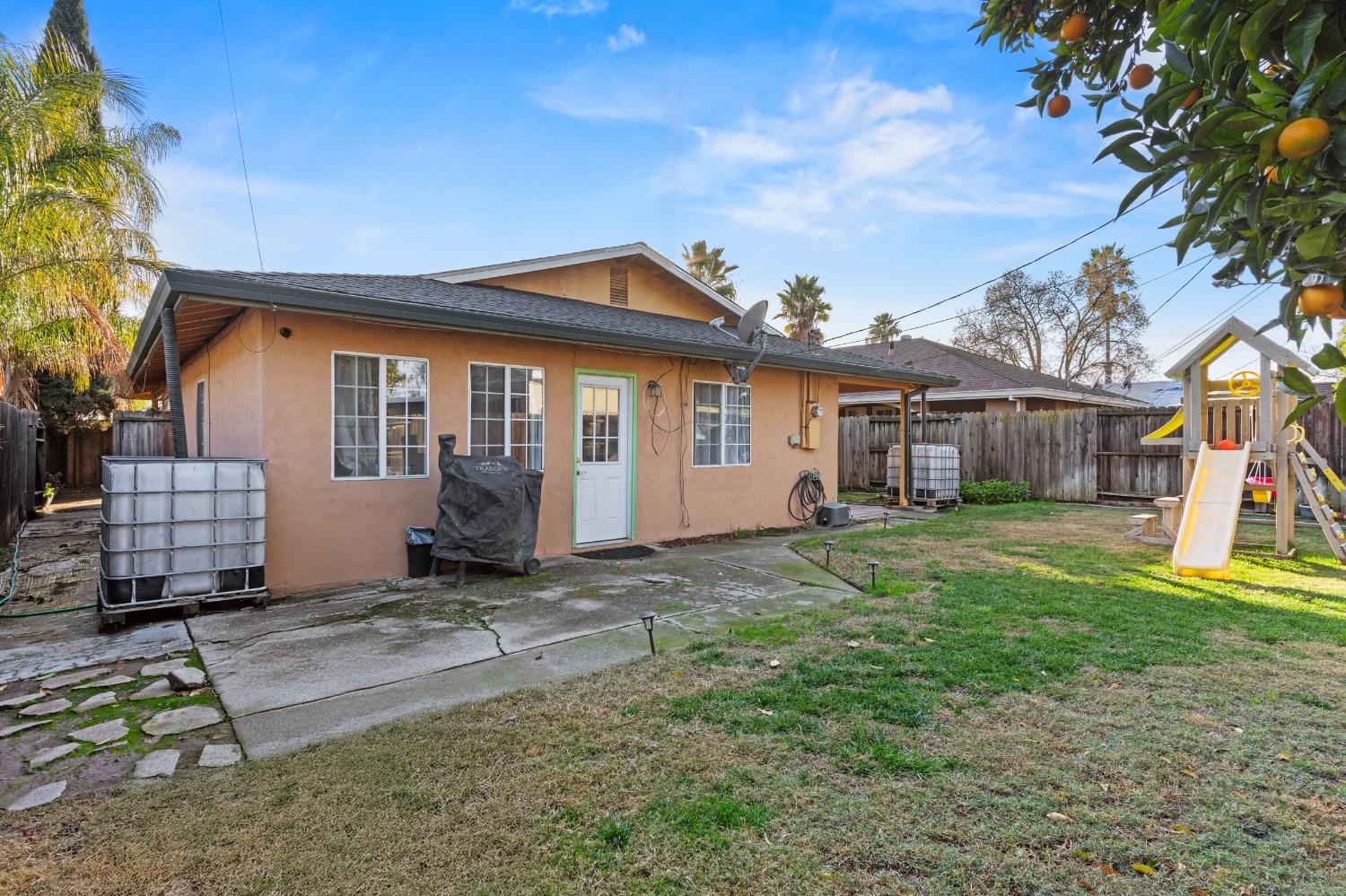 Detail Gallery Image 35 of 42 For 215 Lindley Dr, Sacramento,  CA 95815 - 4 Beds | 2 Baths