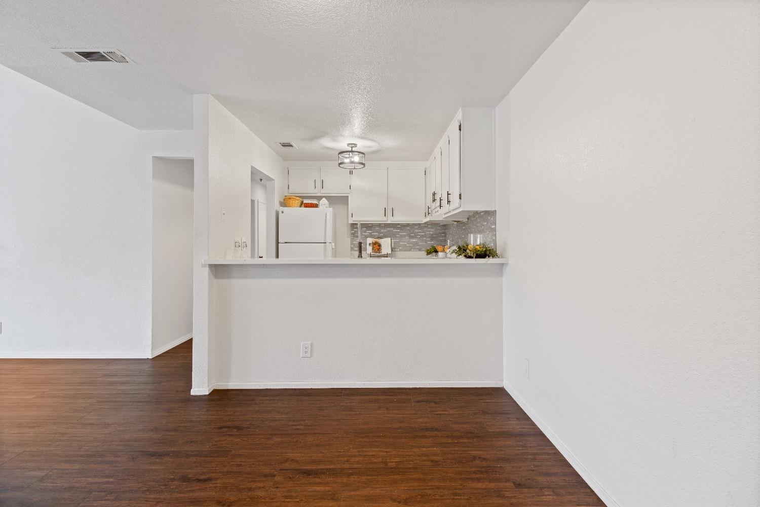 Detail Gallery Image 5 of 31 For 1019 Dornajo Way #207,  Sacramento,  CA 95825 - 2 Beds | 2 Baths