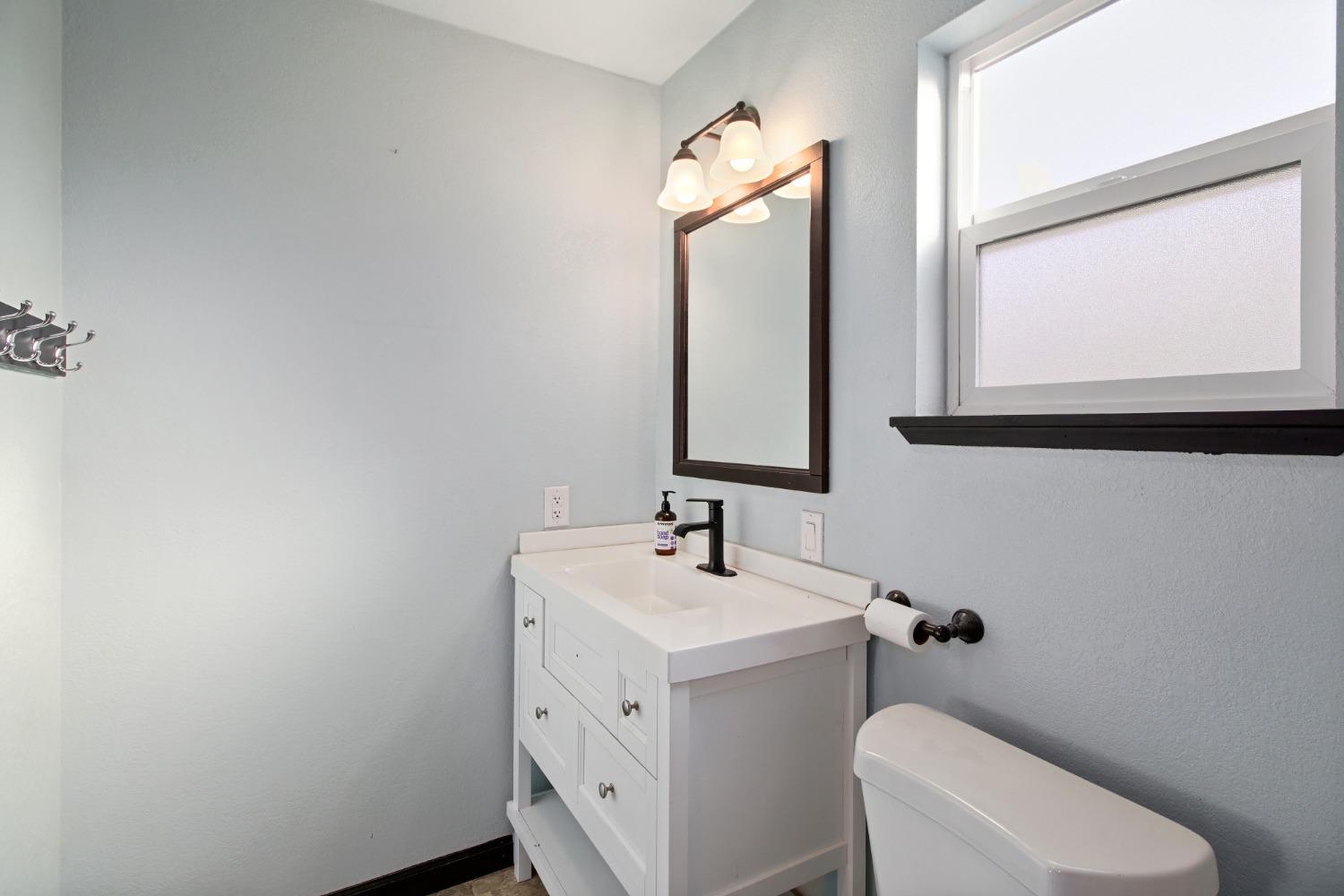 Detail Gallery Image 24 of 45 For 4115 34th St, Sacramento,  CA 95820 - 2 Beds | 1 Baths