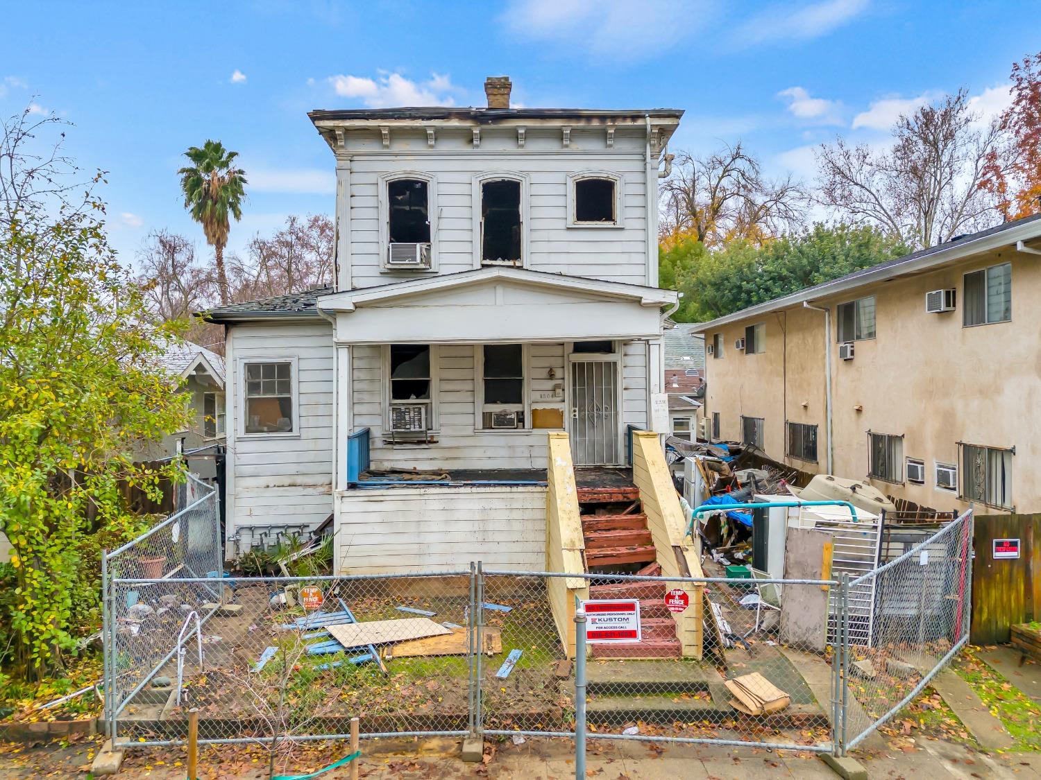 Detail Gallery Image 1 of 15 For 1504 U St, Sacramento,  CA 95818 - 7 Beds | 4 Baths