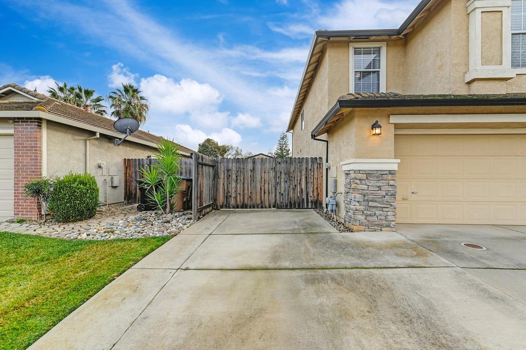 Detail Gallery Image 7 of 52 For 2415 Thistle Way, Lincoln,  CA 95648 - 4 Beds | 2/1 Baths