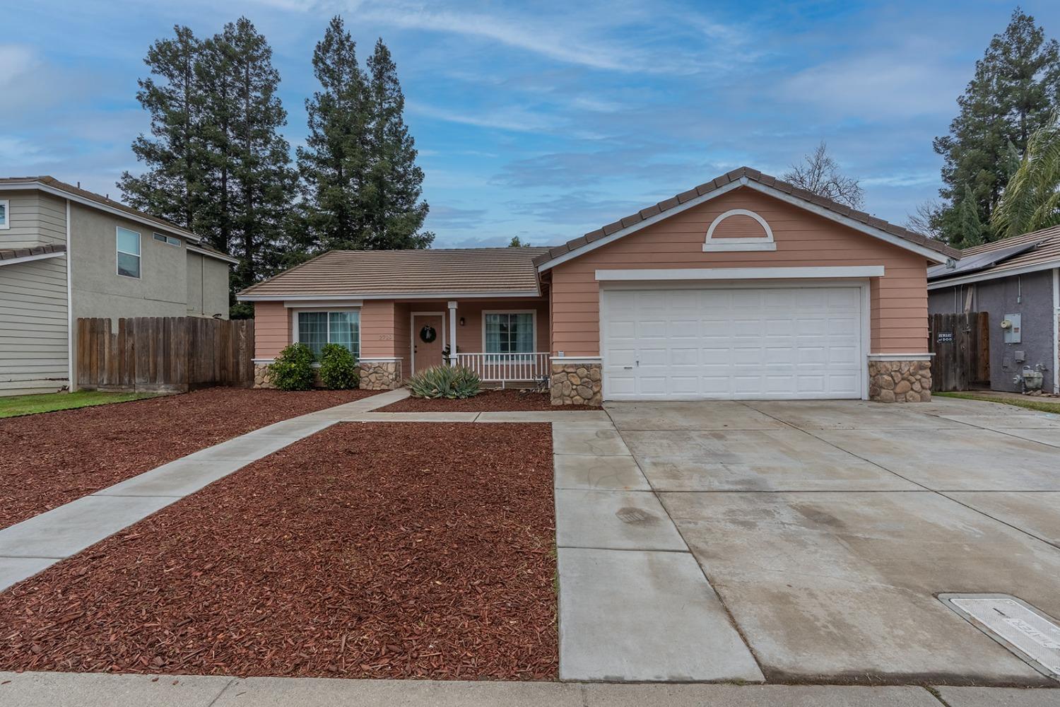 Detail Gallery Image 1 of 30 For 2729 Gleneagles Dr, Riverbank,  CA 95367 - 3 Beds | 2 Baths