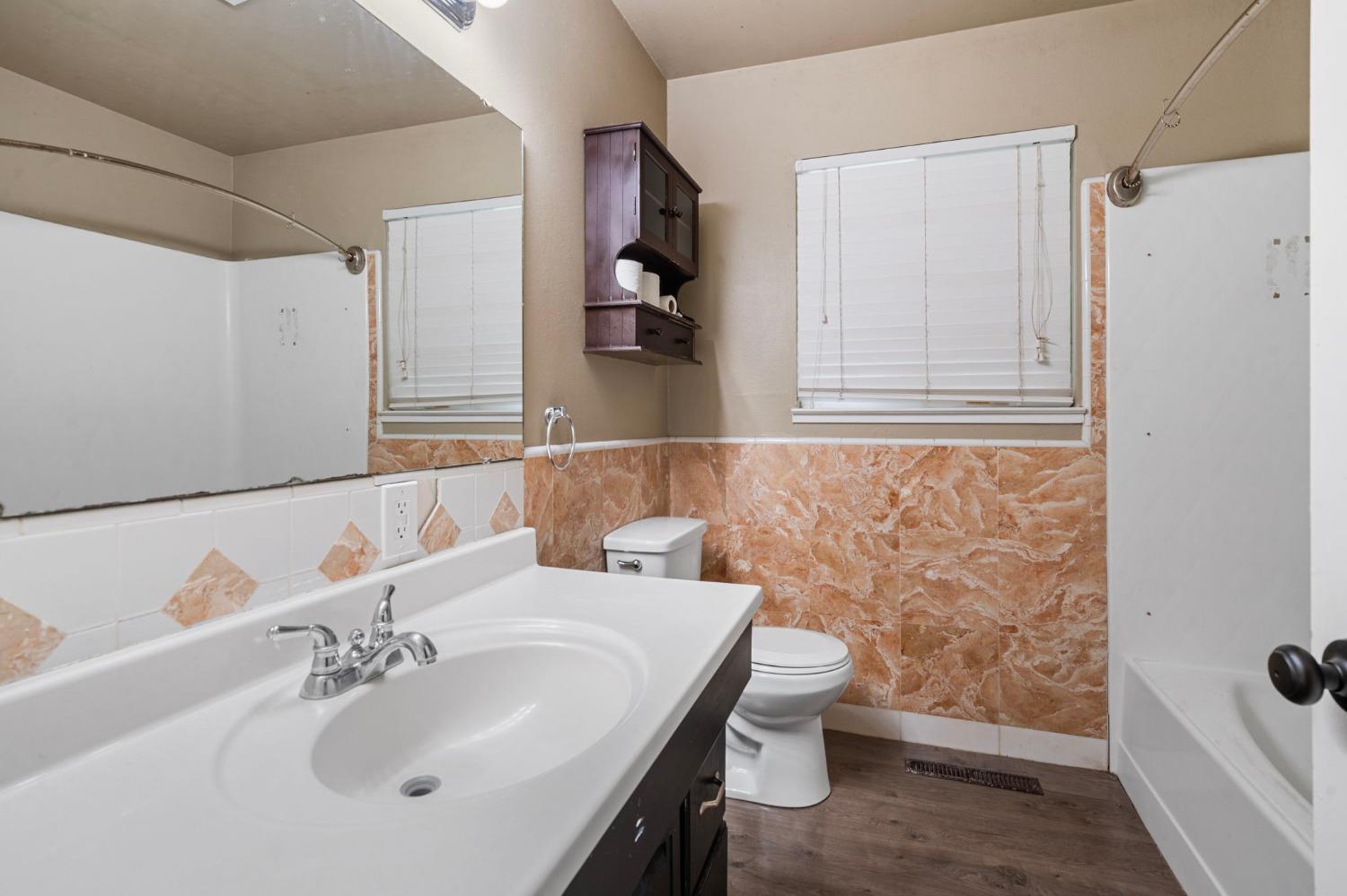 Detail Gallery Image 24 of 38 For 2029 Shaw Ave, Modesto,  CA 95354 - 3 Beds | 2 Baths