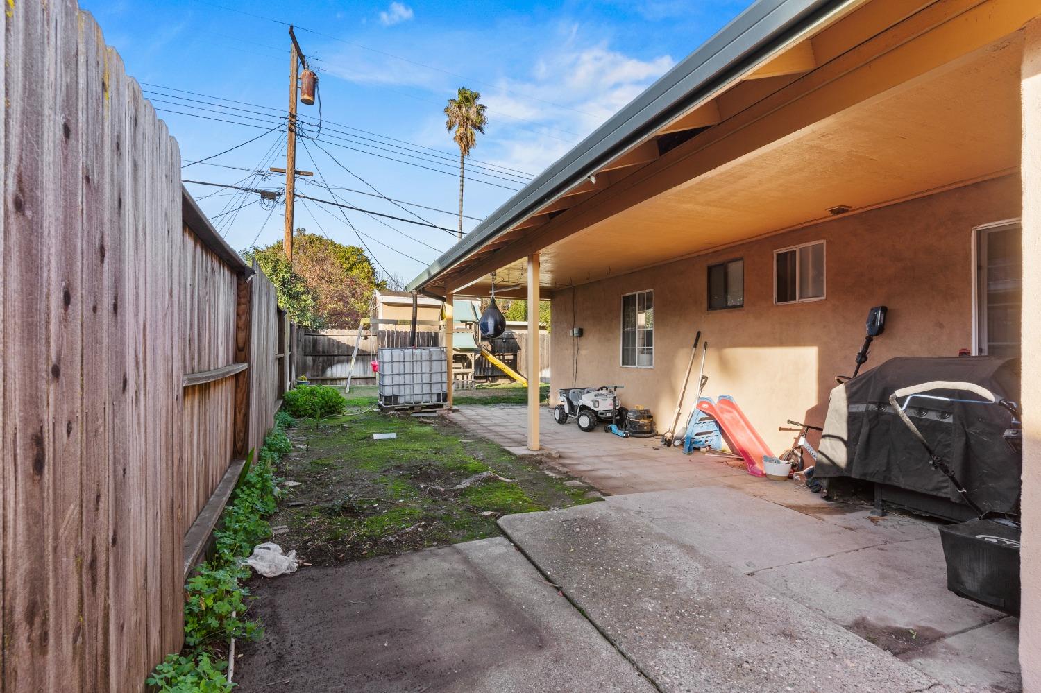 Detail Gallery Image 42 of 42 For 215 Lindley Dr, Sacramento,  CA 95815 - 4 Beds | 2 Baths