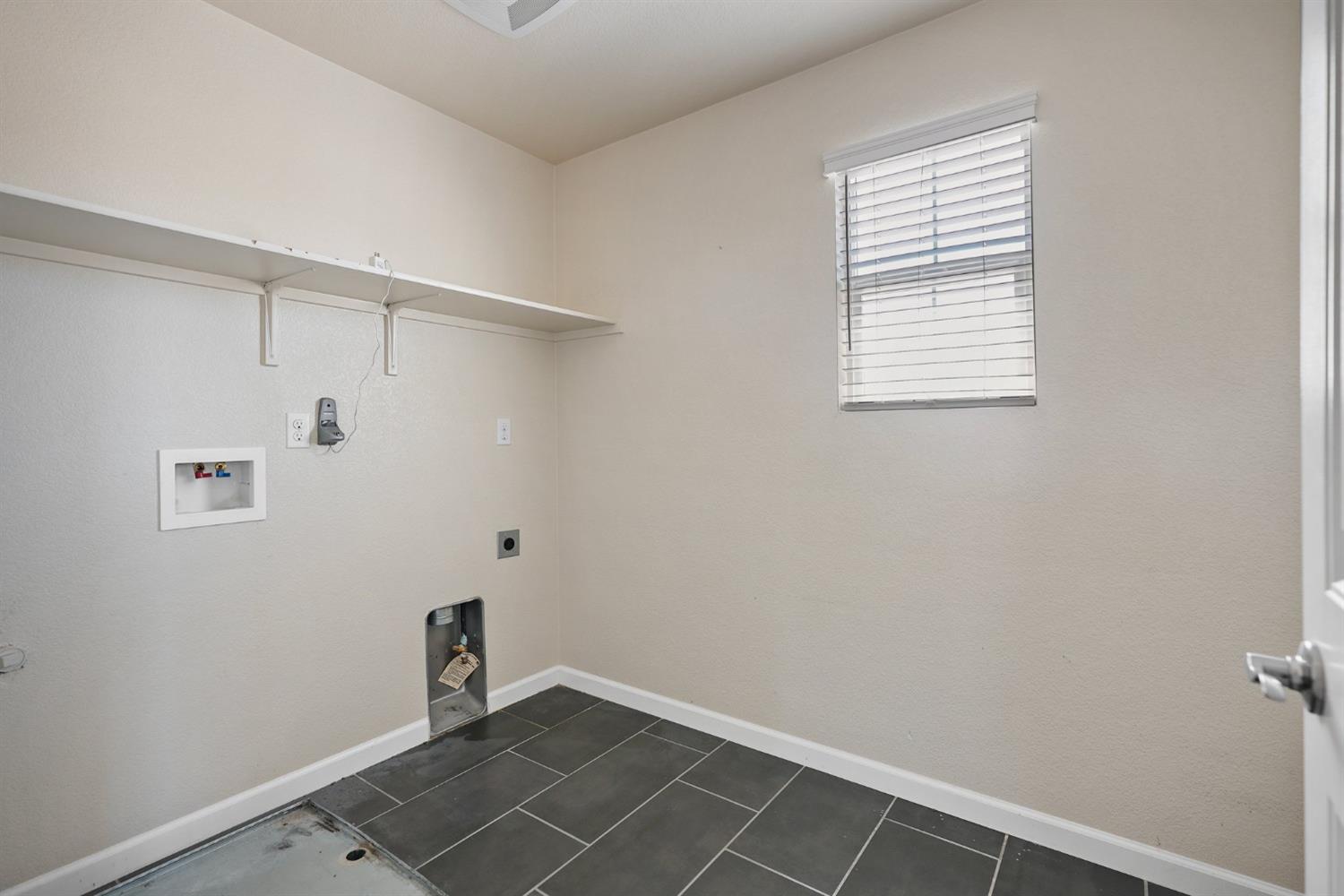 Detail Gallery Image 13 of 41 For 2800 Craftsman St, Turlock,  CA 95380 - 3 Beds | 2/1 Baths